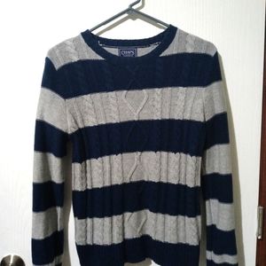 A cotton sweater is sold is in good condition, I sell it because it no longer fi